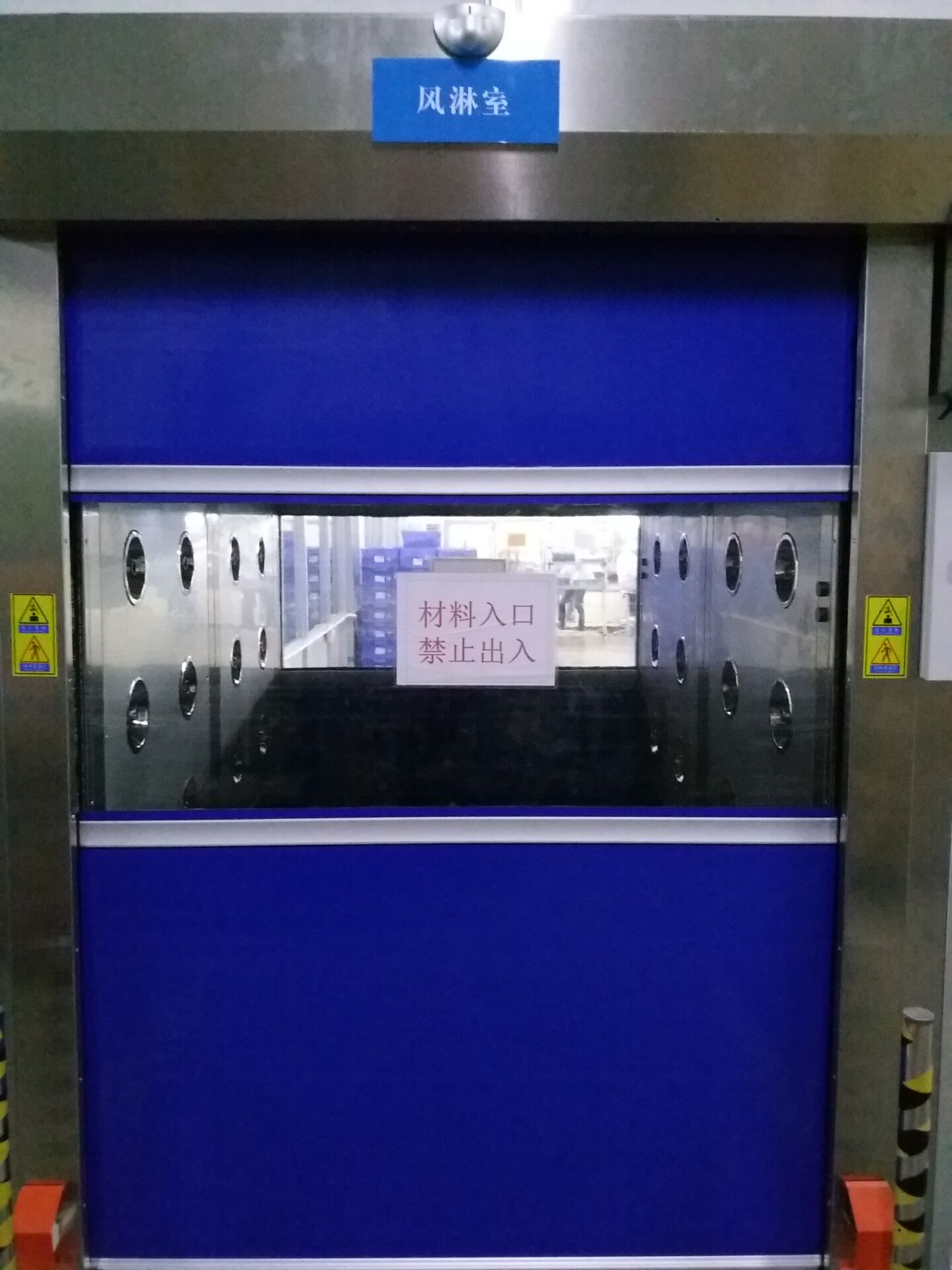 快速卷帘门风淋室正面图 快速卷帘门风淋室正面图