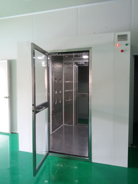 双人风淋门主要用于洁净室工作人员为20人左右设计的。 双人风淋门主要用于洁净室工作人员为20人左右设计的。
