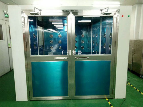 风淋室是人进入洁净室所必需的通道,它可以减少人进出洁净室所带来的污染问题。 风淋室是人进入洁净室所必需的通道,它可以减少人进出洁净室所带来的污染问题。